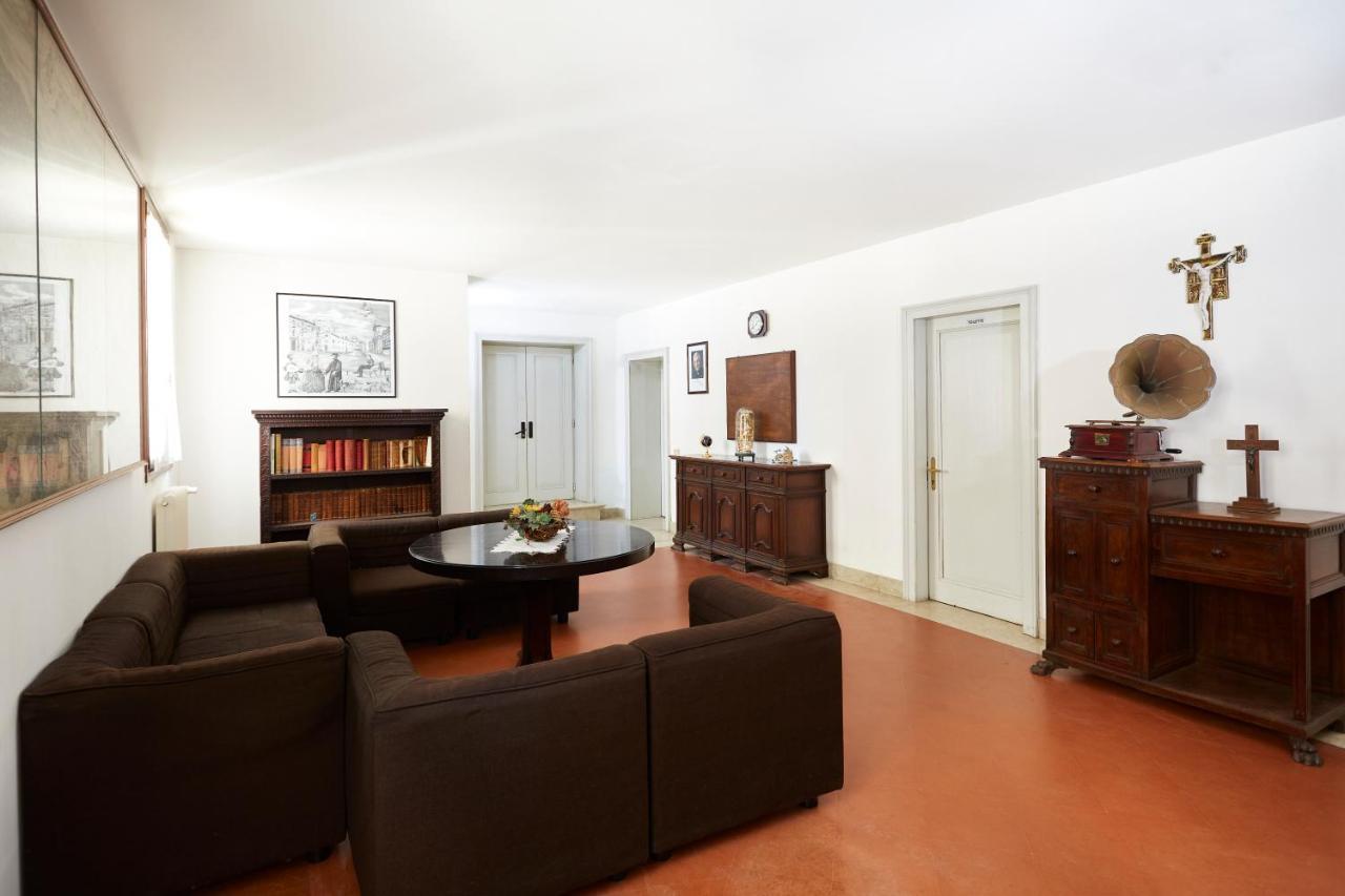 Amdg Hostal Venecia
