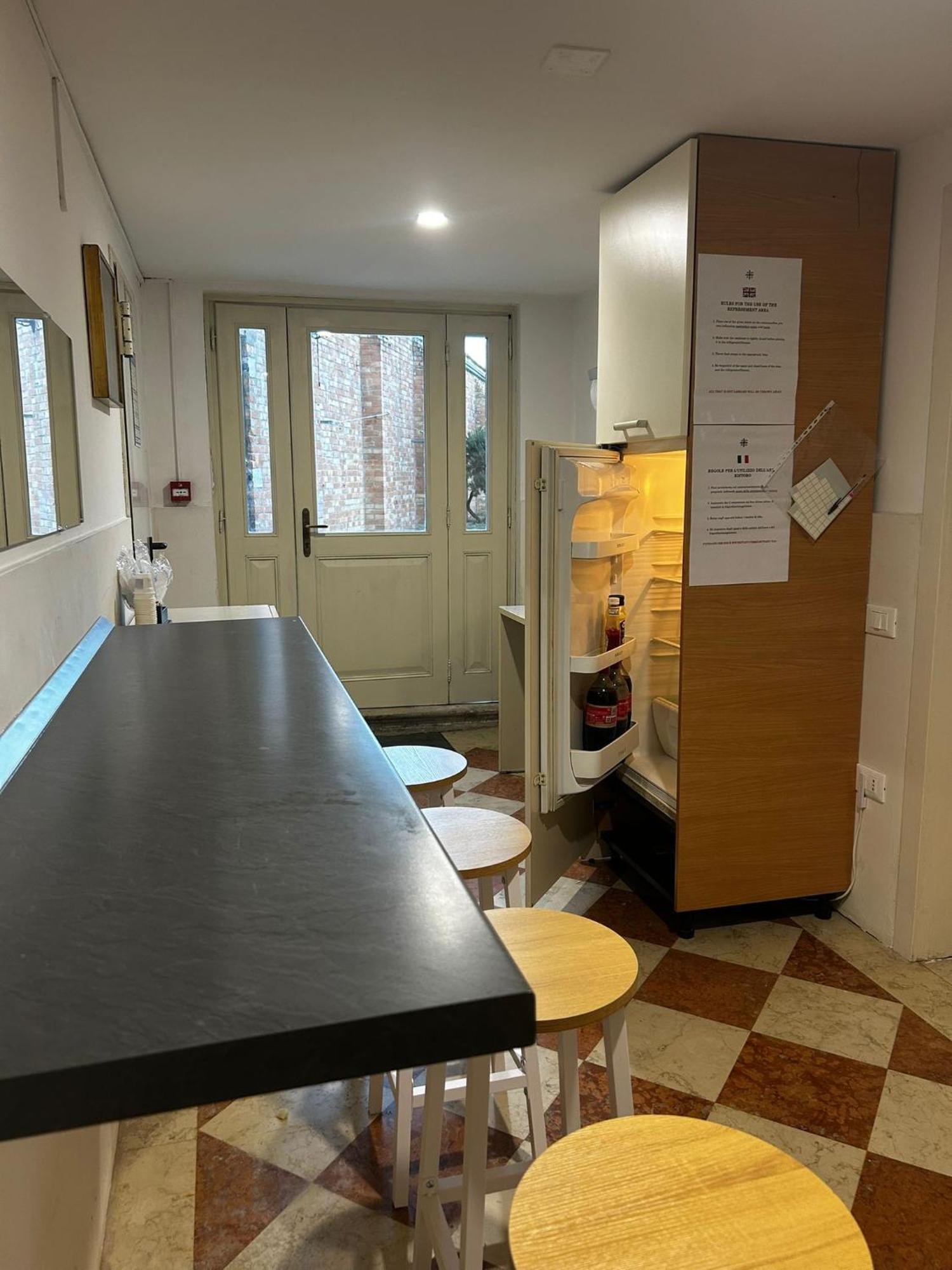 Amdg Hostal